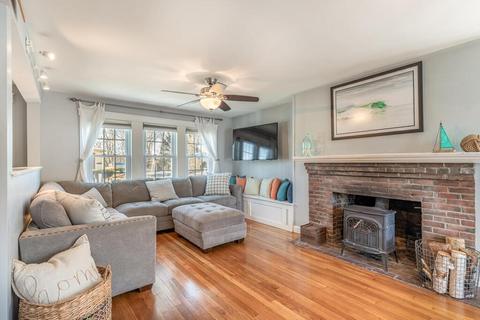34 Wheeler St, Gloucester, MA 01930 photo 6