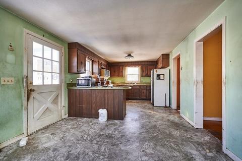 113 Maple St, Easthampton, MA 01027 photo 8