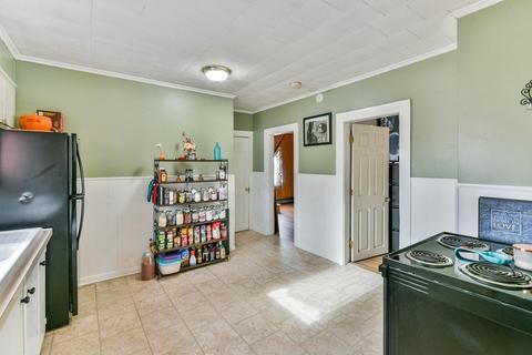 30 Whitcomb St, Webster, MA 01570 photo 12