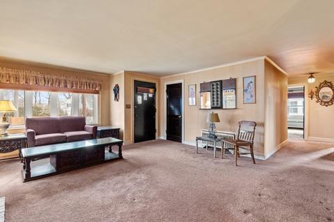 37 Spruce St, Milton, MA 02186 photo 4