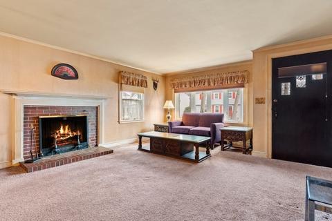 37 Spruce St, Milton, MA 02186 photo 3