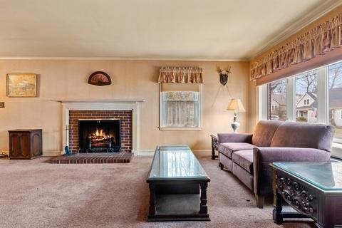 37 Spruce St, Milton, MA 02186 photo 6