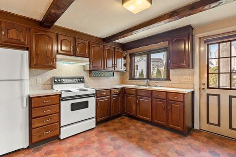 37 Spruce St, Milton, MA 02186 photo 9