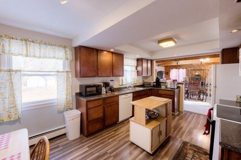 30 Tinkham Rd, Springfield, MA 01129 photo 3