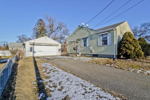 155 W Canton Cir, Springfield, MA 01104 photo 2