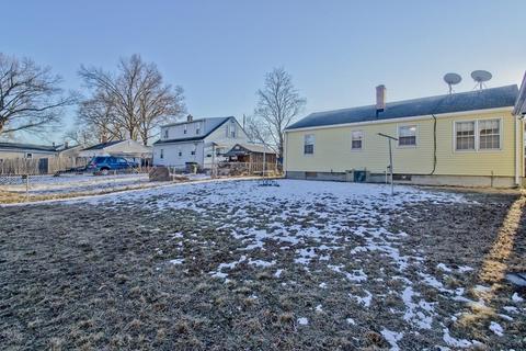 155 W Canton Cir, Springfield, MA 01104 photo 4