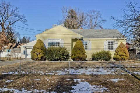 155 W Canton Cir, Springfield, MA 01104 photo 1