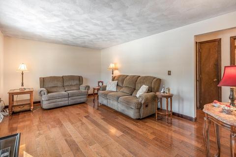 3 Todd Dr, Townsend, MA 01469 photo 4