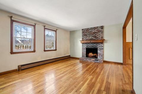 504 Forest St, Dunstable, MA 01827 photo 4