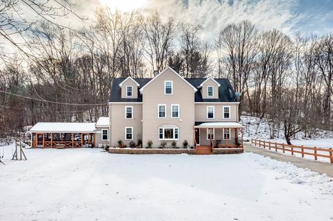189 Pendleton Ave, Chicopee, MA 01020 photo 1