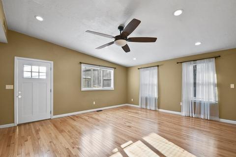 73 Wareham St, Middleboro, MA 02346 photo 3