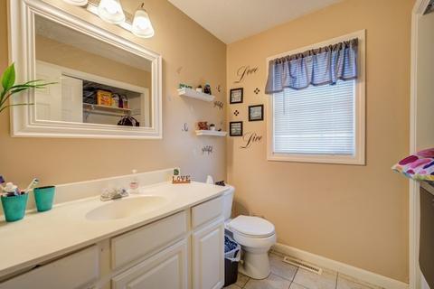 26 Paramount St, Springfield, MA 01104 photo 4