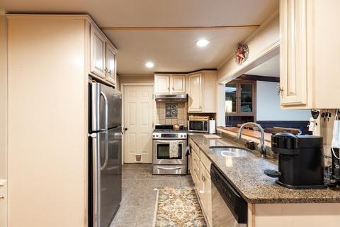 29 Quippish Rd, Mashpee, MA 02649 photo 4