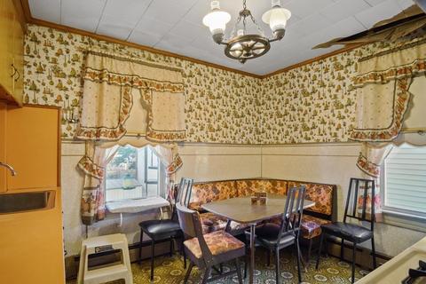 205 London St, Fall River, MA 02723 photo 8