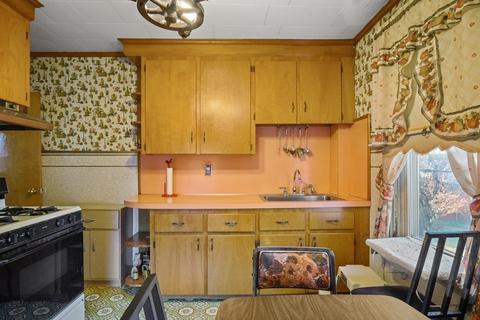 205 London St, Fall River, MA 02723 photo 9