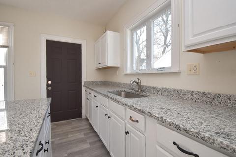 56 Mapledell St, Springfield, MA 01109 photo 5
