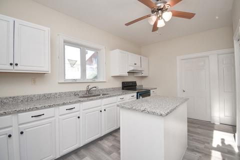 56 Mapledell St, Springfield, MA 01109 photo 2