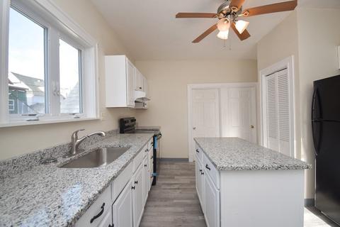 56 Mapledell St, Springfield, MA 01109 photo 4