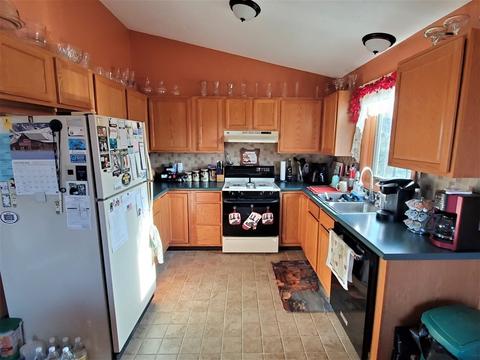 9 Seaward Ln, Fall River, MA 02720 photo 3