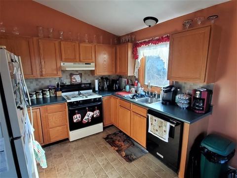 9 Seaward Ln, Fall River, MA 02720 photo 4