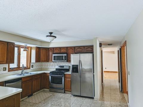 233 Christopher Ter, West Springfield, MA 01089 photo 5