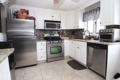12 Alvah St, Saugus, MA 01906 photo 3
