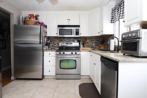 12 Alvah St, Saugus, MA 01906 photo 4