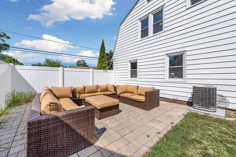 45 Oregon St, Springfield, MA 01118 photo 5