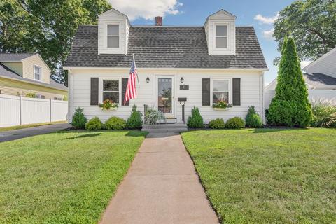 45 Oregon St, Springfield, MA 01118 photo 2