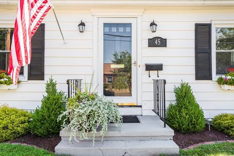 45 Oregon St, Springfield, MA 01118 photo 3