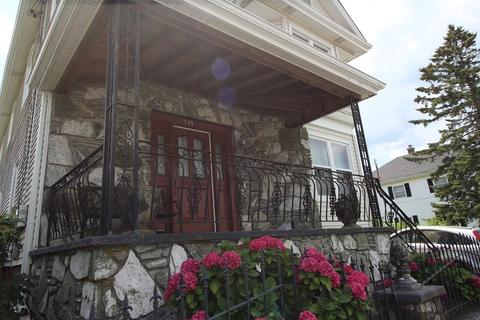 539 Hicks St, Fall River, MA 02724 photo 3