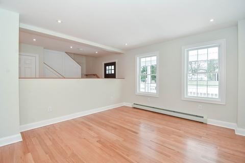 28 Walnut St, Framingham, MA 01702 photo 5