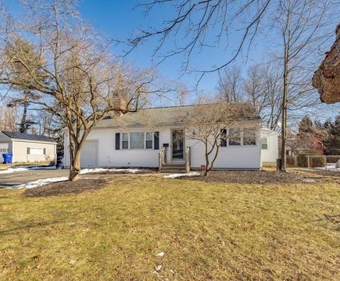 39 E Allen Ridge Rd, Springfield, MA 01118 photo 1