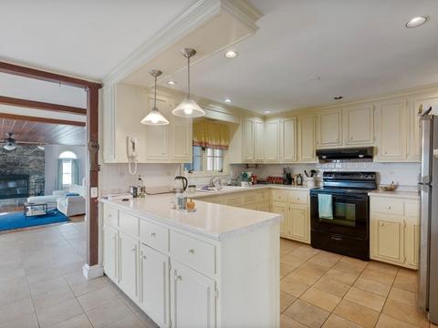 378 Oak Grv, Fall River, MA 02723 photo 5