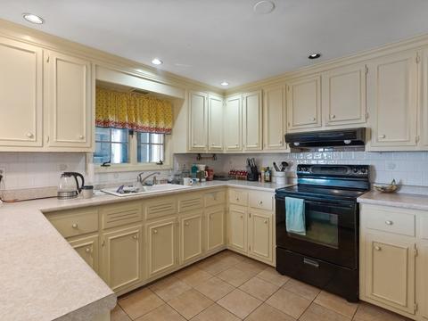 378 Oak Grv, Fall River, MA 02723 photo 4
