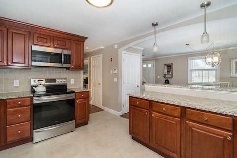 47 Upland Rd, Natick, MA 01760 photo 4