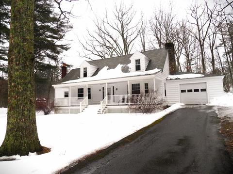 63 Maple St, Douglas, MA 01516 photo 2