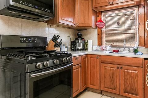34 Ina St, Springfield, MA 01109 photo 5