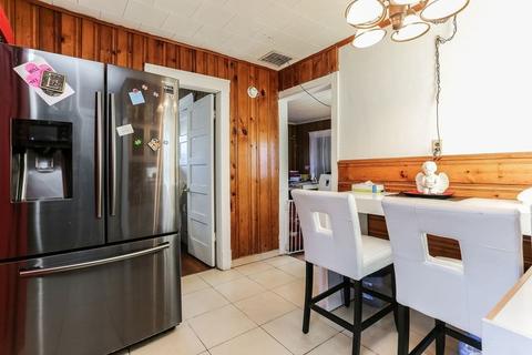 34 Ina St, Springfield, MA 01109 photo 6