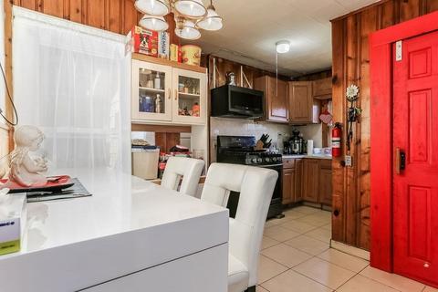 34 Ina St, Springfield, MA 01109 photo 8