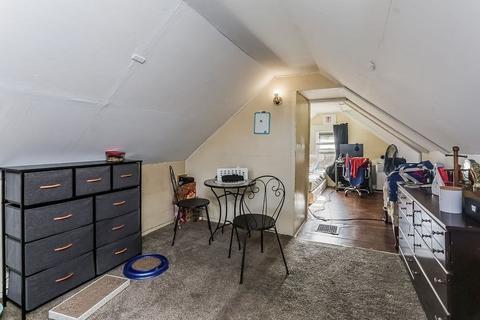 34 Ina St, Springfield, MA 01109 photo 10