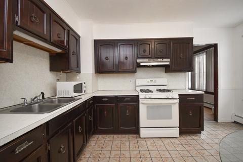 18 Longfellow Ter, Springfield, MA 01108 photo 5
