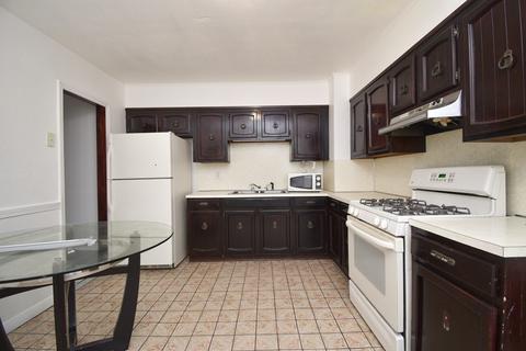 18 Longfellow Ter, Springfield, MA 01108 photo 2