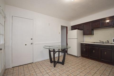 18 Longfellow Ter, Springfield, MA 01108 photo 3
