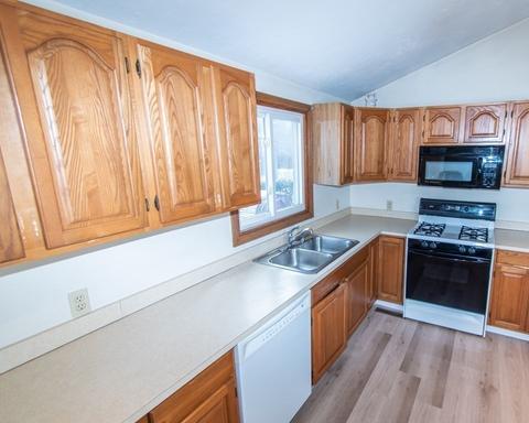 593 Elsbree St, Fall River, MA 02720 photo 10