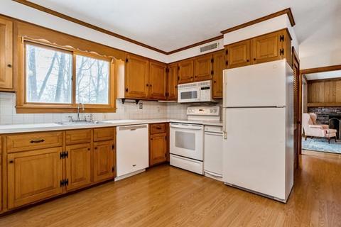 54 Ledgewood Dr, Danvers, MA 01923 photo 10