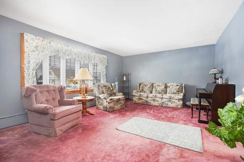 27 Dalton Ave, Chicopee, MA 01020 photo 5