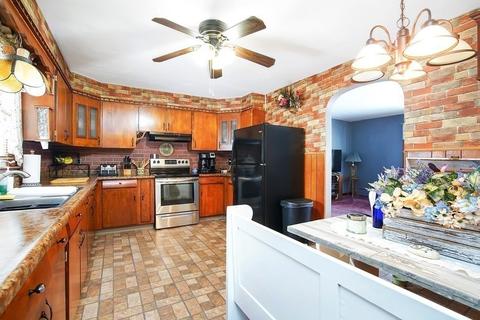 27 Dalton Ave, Chicopee, MA 01020 photo 4