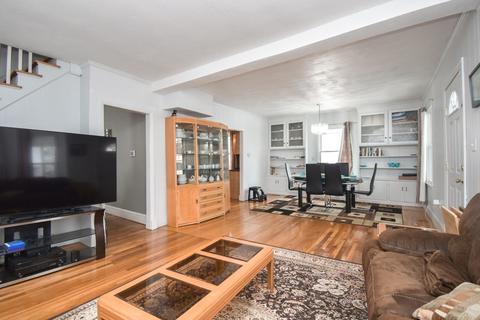 18 Crown St, Springfield, MA 01108 photo 4