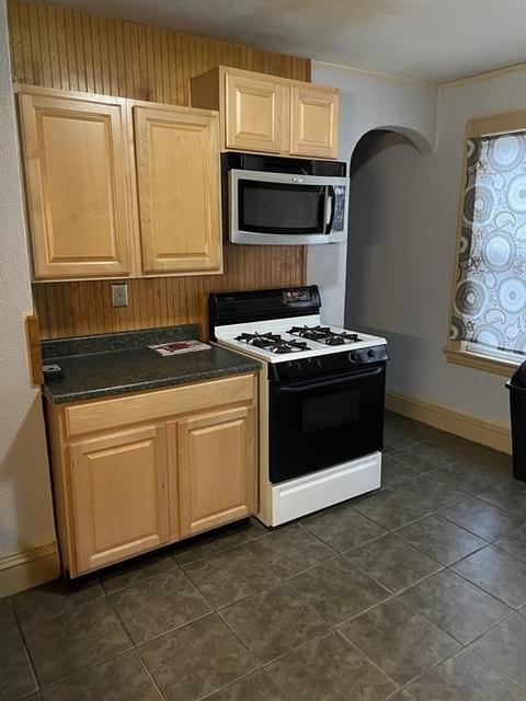 148 Monrovia, Springfield, MA 01104 photo 6